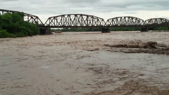 VIDEO: El río Pilcomayo arrastró el puente ferroviario