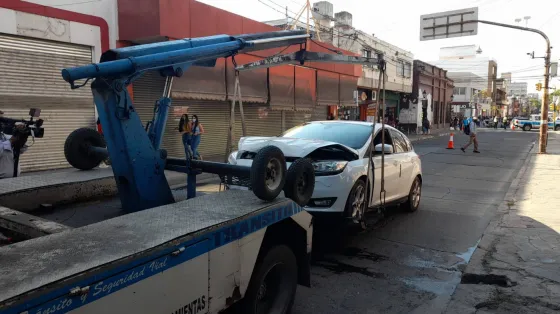 Terrible choque en cadena en la calle Pellegrini