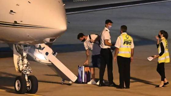 Messi se recuperó del COVID y viaja con rumbo a Francia
