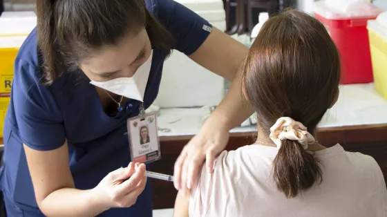 Son 5 los puestos móviles de vacunación COVID-19 que funcionan hoy en la Capital