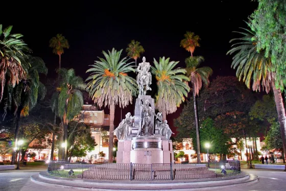 Lo golpearon en la Plaza 9 de Julio y falleció