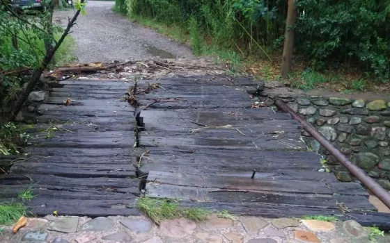 Más de 60 familias quedaron varados en La Calderilla tras el temporal