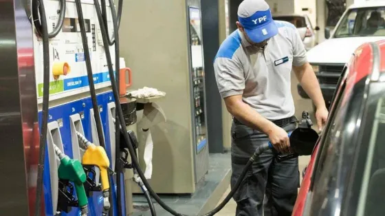 Otro golpe al bolsillo: YPF aumenta 9% el precio de los combustibles