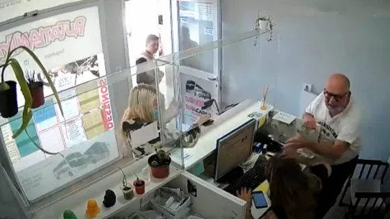 VIDEO: Revuelo con el dirigente de Derechos Humanos que golpeó a una empleada