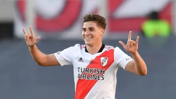 River goleó a Patronato con un triplete de Julián Álvarez y recuperó la sonrisa