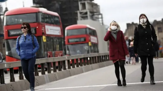 Inglaterra eliminará el aislamiento de casos positivos de coronavirus