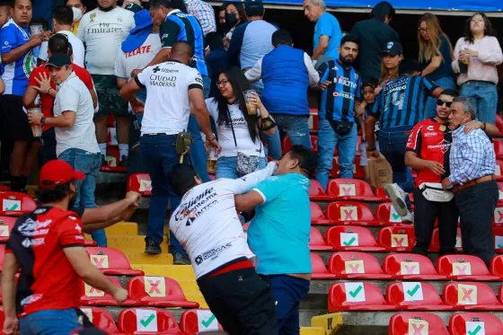 La violencia paró el fútbol mexicano: 17 muertos y 22 heridos en Querétaro-Atlas