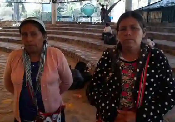 Una comunidad de Padre Lozano caminó casi una semana para pedir maestras bilingües