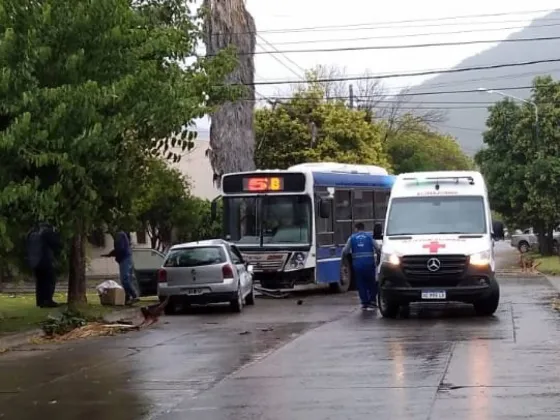 Un violento choque en Tres Cerritos dejó a una persona en grave estado