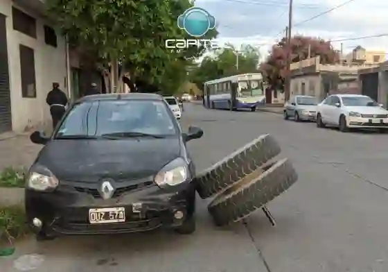 Un colectivo de Saeta perdió una rueda mientras transportaba pasajeros