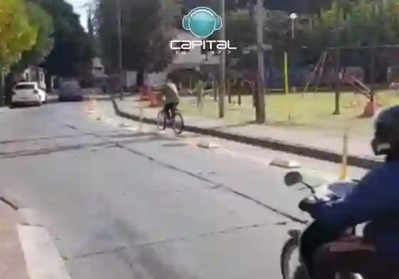 Gran malestar por una ciclovía instalada del lado derecho