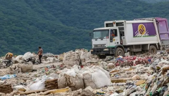 ¿Separación de residuos? El concejal Salim aseguró que termina todo en el mismo pozo