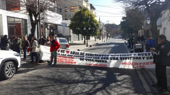 Vecinos del barrio 14 de mayo denuncian "estafa" de la Policía de Salta