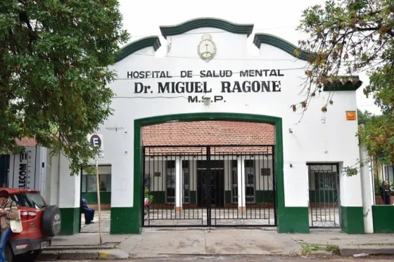 El Hospital Miguel Ragone se cae a pedazos: Calientan agua para bañar a los pacientes