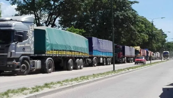 Coimas millonarias en la frontera: Camioneros pagaban hasta $100 mil para pasar