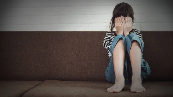 Orán: Una maestra descubrió por una marca en el cuello que su alumna era abusada