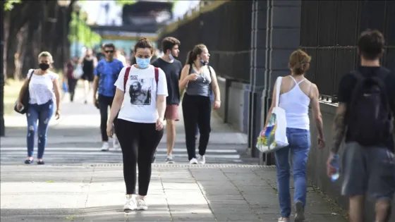 En un mes se redujeron a la mitad los casos de coronavirus en Argentina