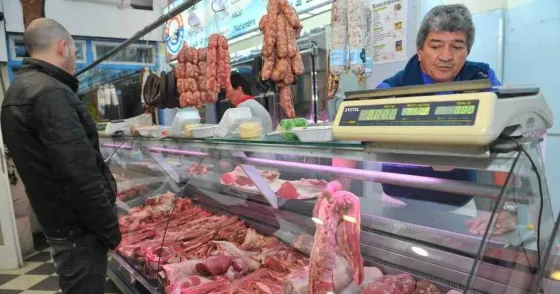 Insólito asalto a una carnicería: "Arriba las manos, dame cinco kilos de asado"