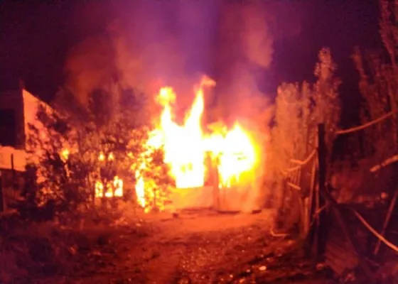 Horror en Vaqueros: Investigan a un hombre que quiso prender fuego a su pareja