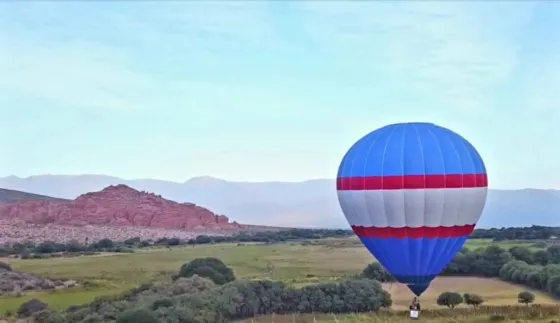 Un globo aerostático chocó con cables de alta tensión en Cafayate
