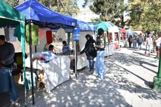 Operativos contra el cobro ilegal de estacionamiento y venta de alimentos en la vía pública