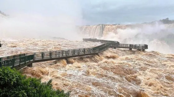 Video: La impresionante crecida que desborda las Cataratas del Iguazú