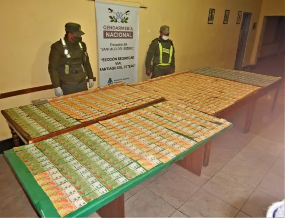 Viajaban desde Salta con más de 4 millones de pesos y 37.100 dólares