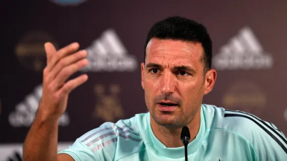 Scaloni le habló a los jugadores camino a Qatar: "No vale la pena maquinarse antes del Mundial"