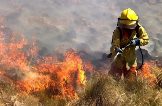 Urgente: Focos de incendio en la Quedraba de San Lorenzo y el cerro Ala Delta