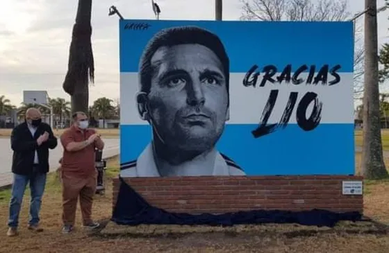 Scaloni fue recibido como un "héroe" en Pujato