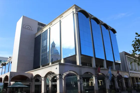 Muerte en el Banco Macro: Una abuela se descompensó haciendo trámites