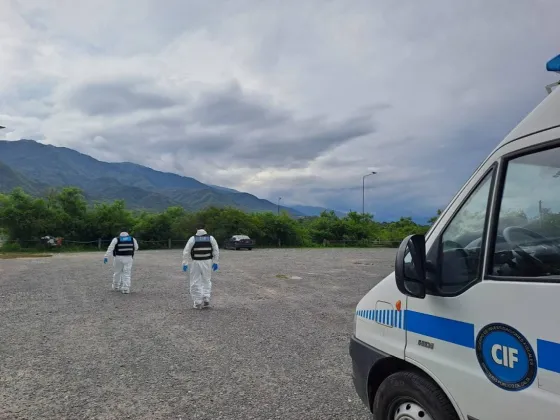 Continúa la investigación por la muerte en un auto de dos personas