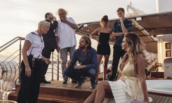 A semanas de los Oscar, se estrenó en cines "El triángulo de la tristeza"