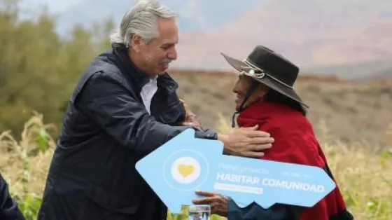 Fernández entregó la vivienda 90 mil en La Poma