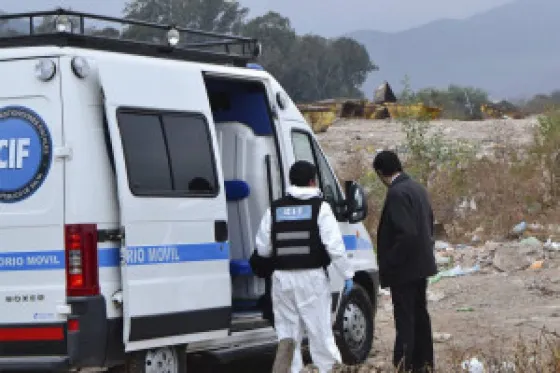 Se investiga la muerte violenta de una mujer