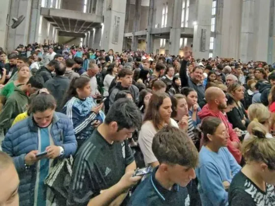 Una multitud colmó la Virgen de San Nicolás a la espera de Messi