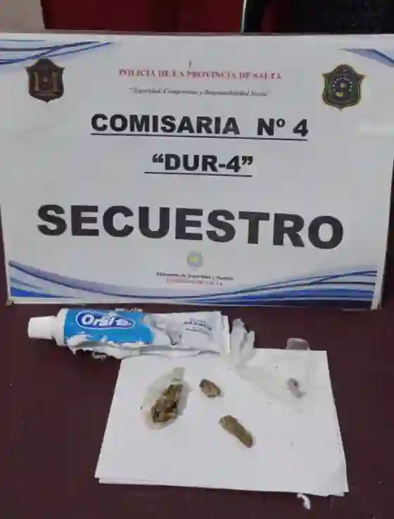 Demoraron a una mujer que intentó pasar drogas a un detenido en una pasta de dientes
