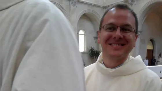 El papa Francisco designó como nuevo secretario a un sacerdote argentino