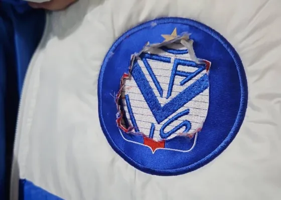 Un hincha de Tigre se compró una campera del club que tenía un detalle insólito