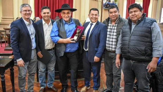 El Chaqueño Palavecino fue homenajeado y cuestionó el reparto de tierras en los ex lotes fiscales