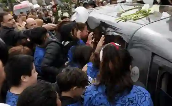 Familiares, amigos y vecinos despidieron entre aplausos y pedidos de justicia a Morena