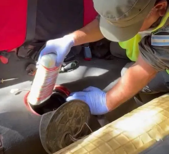 Un hombre trasladaba más de 24 kilos de cocaína en el tanque de combustible de un auto