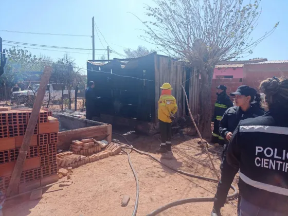 Investigan un incendio con víctimas fatales en Apolinario Saravia