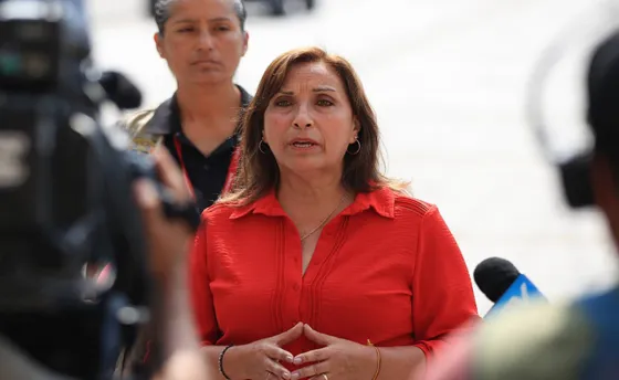 La presidenta peruana decretó el estado de sitio en el centro de Lima