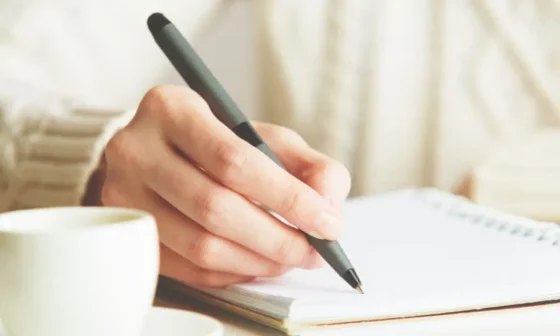 Desarrollan una IA que puede aprender e imitar la caligrafía humana