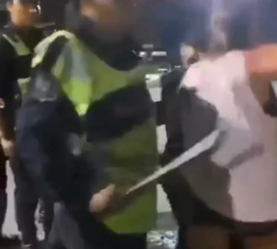 Investigan la agresión de un policía en la Carpa de las Estrellas