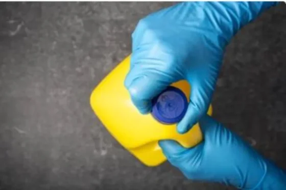 La Anmat prohibió la venta de una marca de lavandina