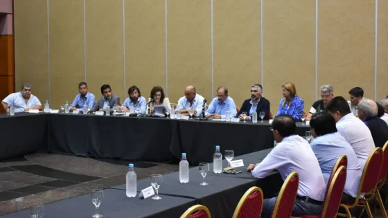 La provincia ofreció un 16% de aumento pero los gremios lo rechazaron