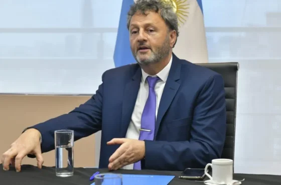 Milei despidió al secretario de Trabajo por los aumentos de sueldos