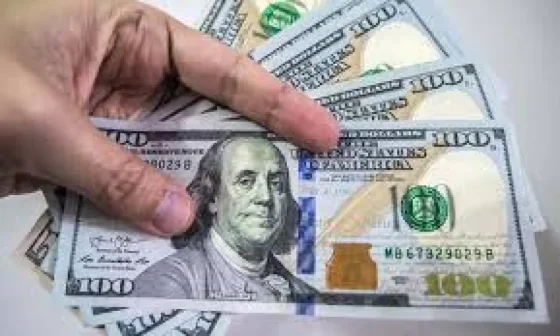 Baja el dólar, se desploman las acciones y el riesgo país supera los 1600 puntos